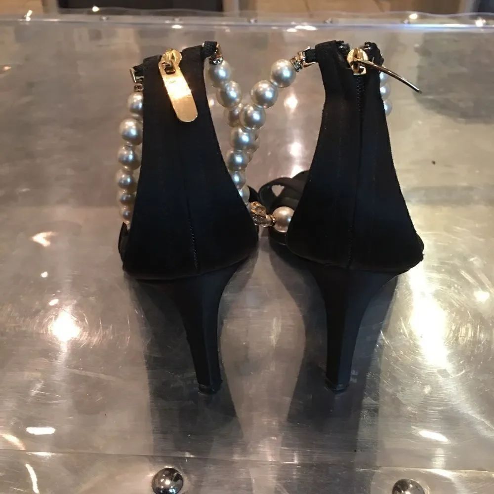 Valerie’s Pearl Cuff Heels! - Picture 3 of 8